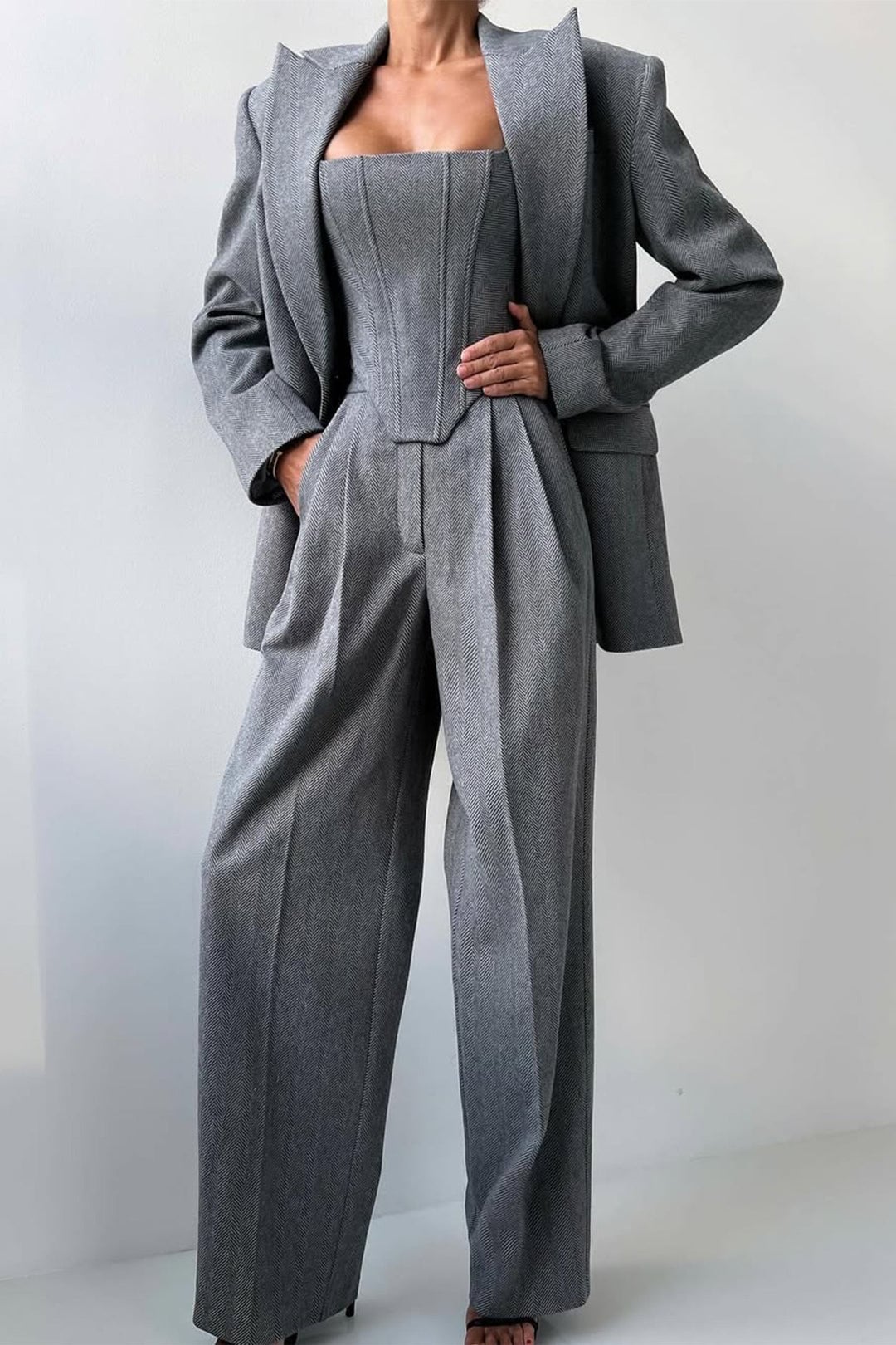 Catalina Women's Co-ord Set with Wide Legs with Lapels and Pleats, photo 3