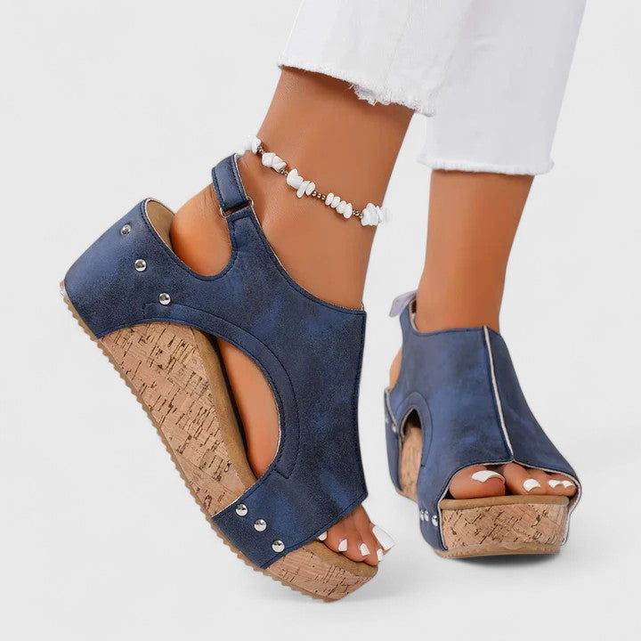 Isabel Women's Sandals with a Wedge Heel and Studs in Black, photo 4