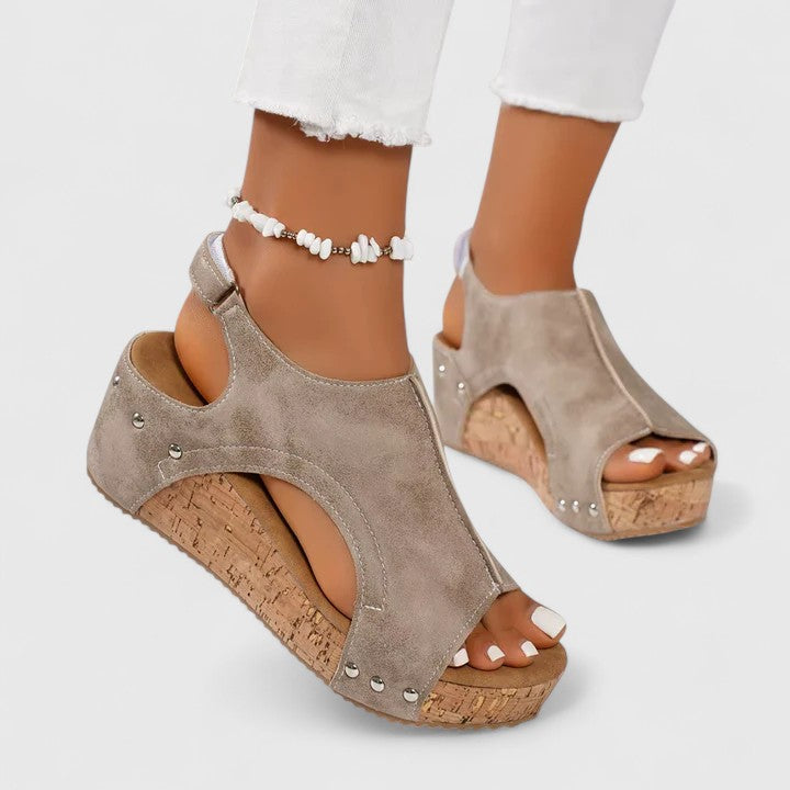 Isabel Women's Sandals with a Wedge Heel and Studs in Black, photo 5