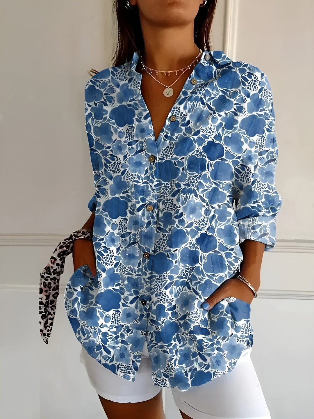 Madelyn Women's Blouse with Buttons and a Floral Print in Green, photo 4