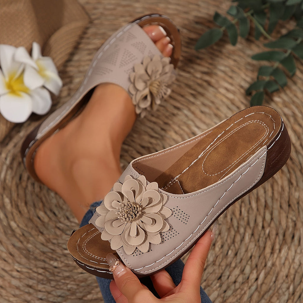 Miriam Women's Sandals with a Wedge Heel and a Floral Print in Red, photo 5